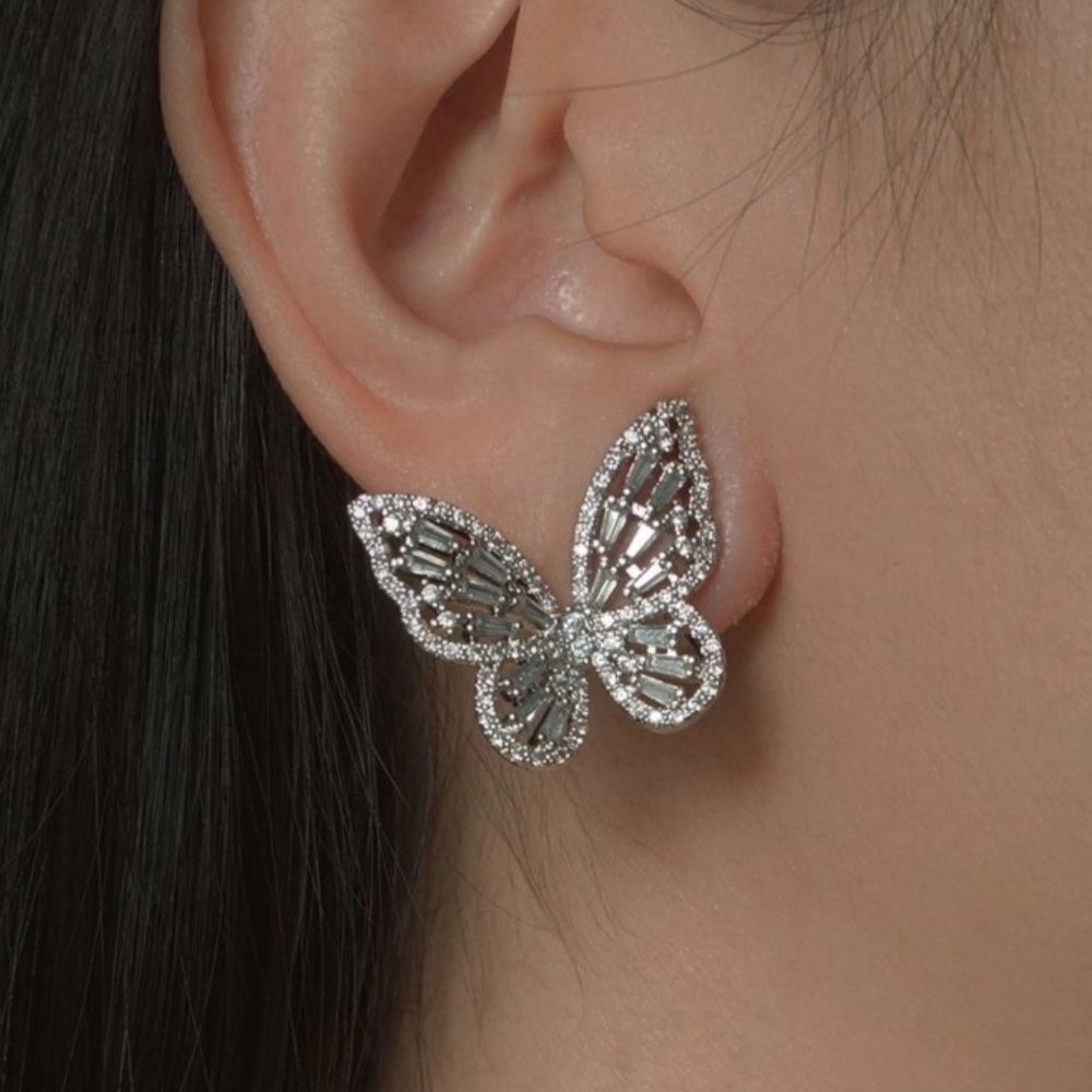 🦋NEW Gorgeous Silver Butterfly Stud Earrings🦋